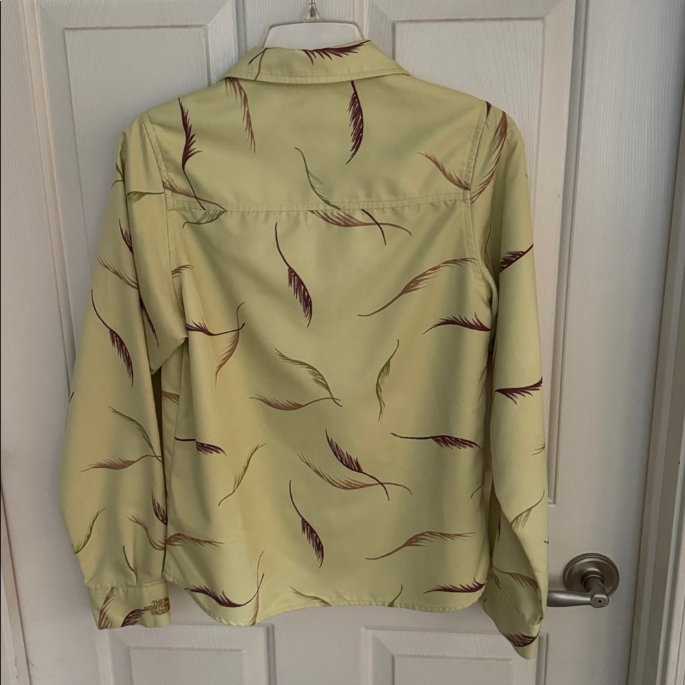 Vintage The North Face Women’s  Feather Pattern Shirt Light yellow/green - Picture 5 of 5